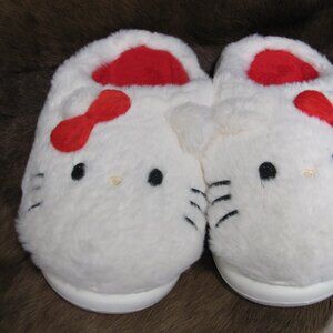 HELLO KITTY FUZZY SLIPPERS NEW IN PACKAGE